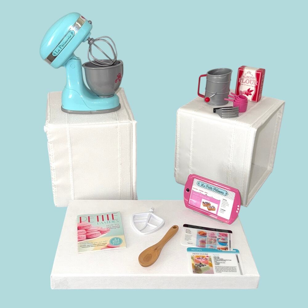 American Girl Grace's Baking Set (Battery Operated Mixer) - Picture 7 of 7